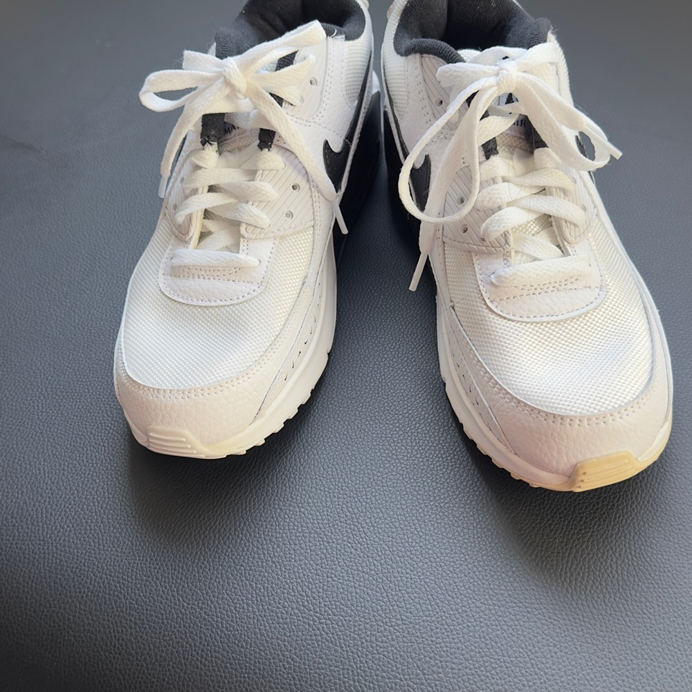 Nike kids Black and White Air Max Sneakers - Picture 2 of 4